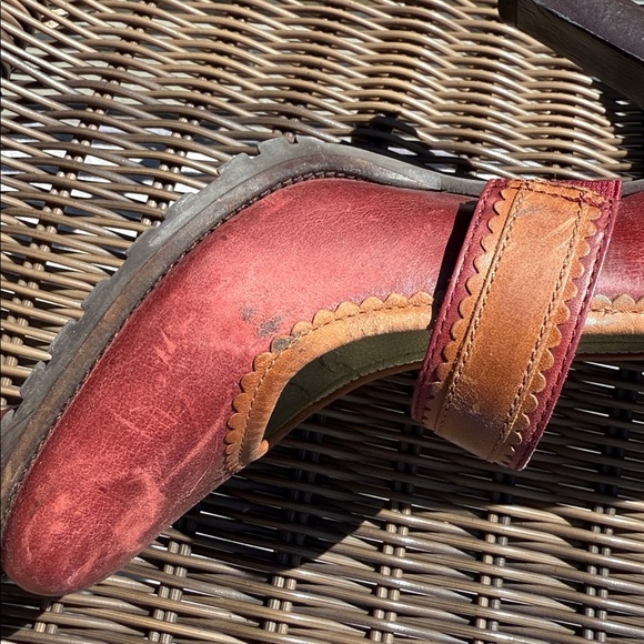 Kenneth Cole Reaction Burgundy Mary Jane Heels 7.5 - Picture 7 of 9